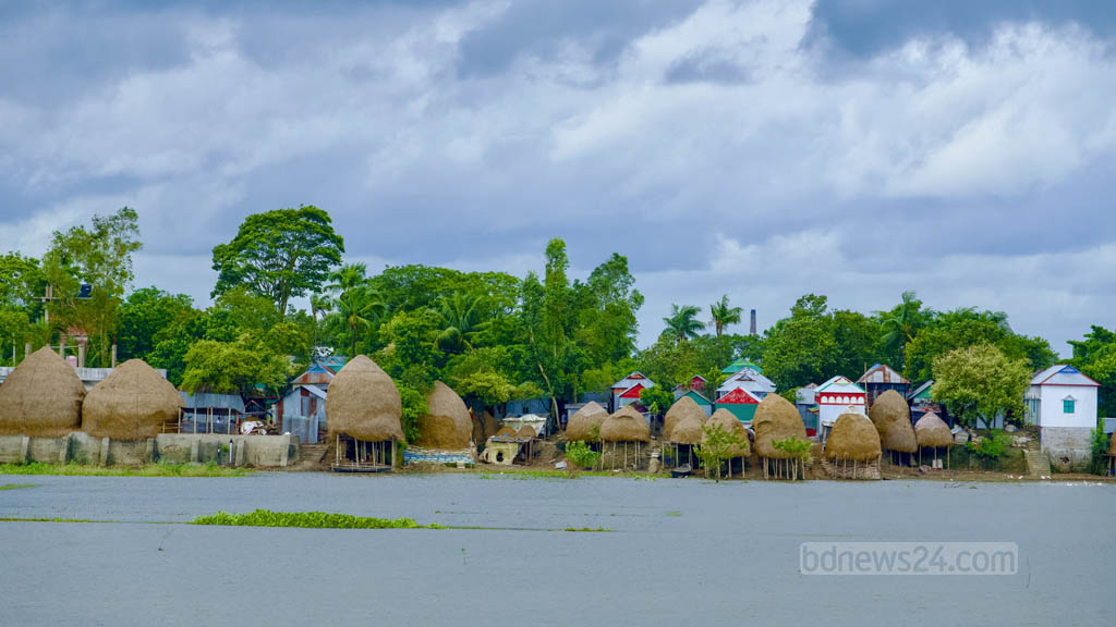 বর্ষায় অপরূপ হাওর